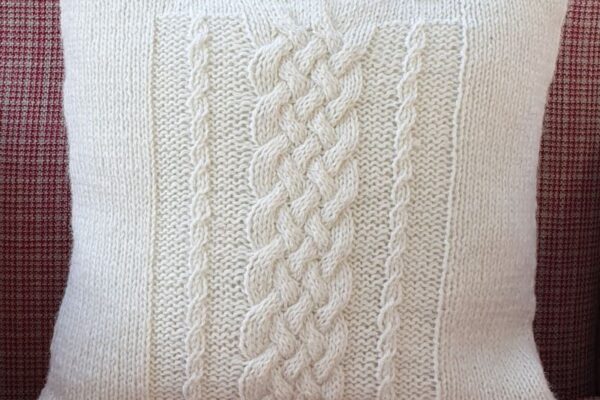 Cable_Cushion_with_Buttons