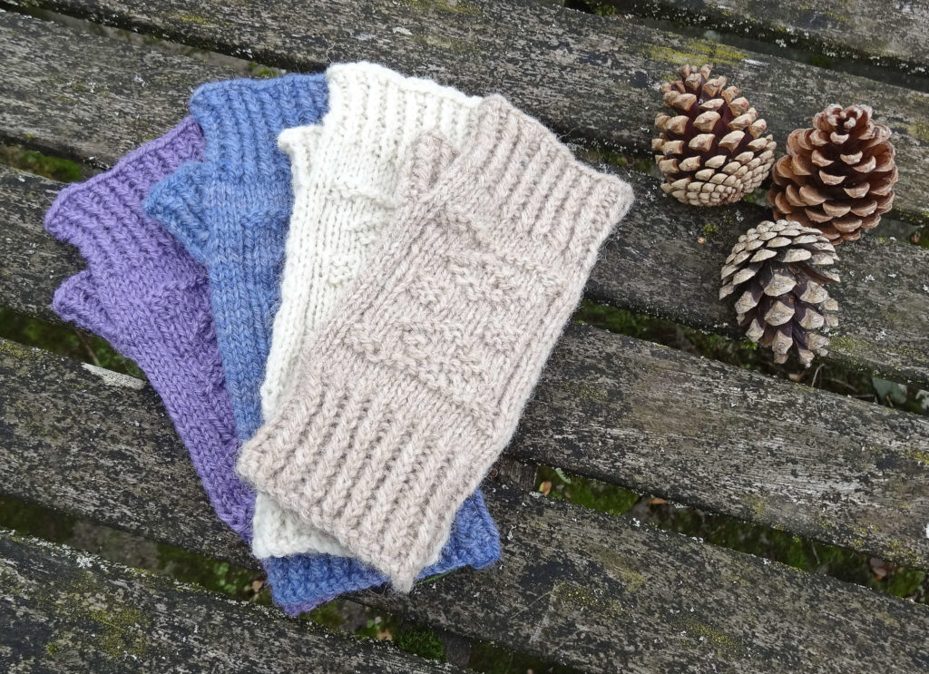 Gansey-Style-Fingerless-Mitts